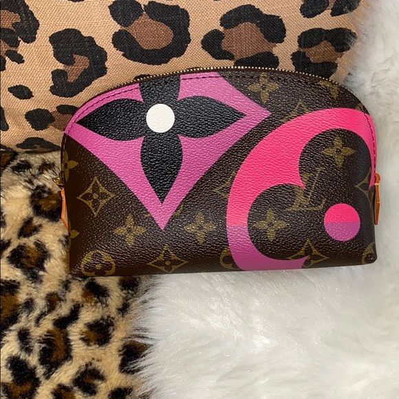 Sold 🎀Louis Vuitton game on collection cosmetic pouch - Picture 6 of 13